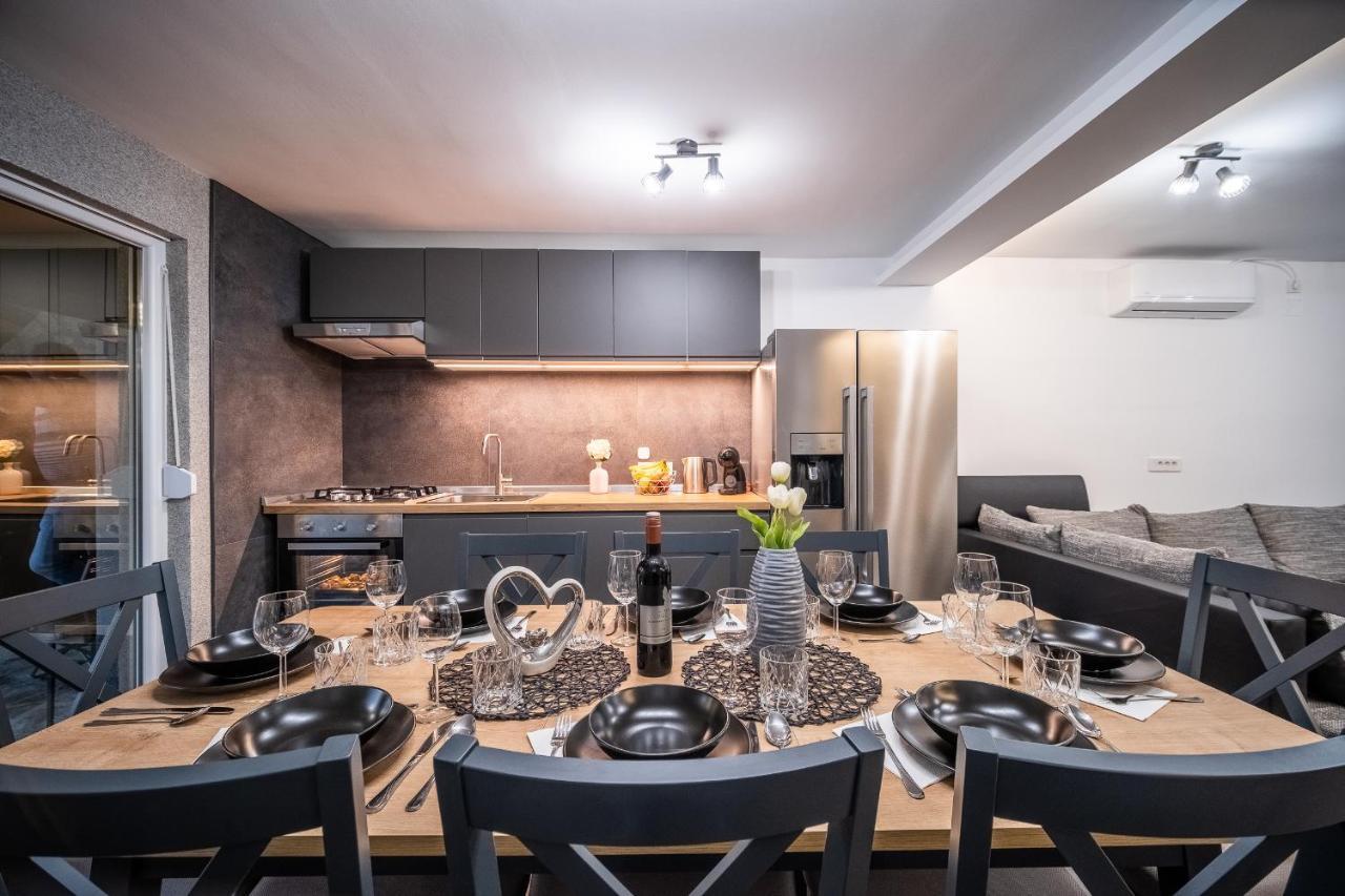 Plaški Villa Nesa - Beautiful Guest House At Continental Croatia With Outdoor Swimming Pool, Sauna And 3 Bedrooms מראה חיצוני תמונה