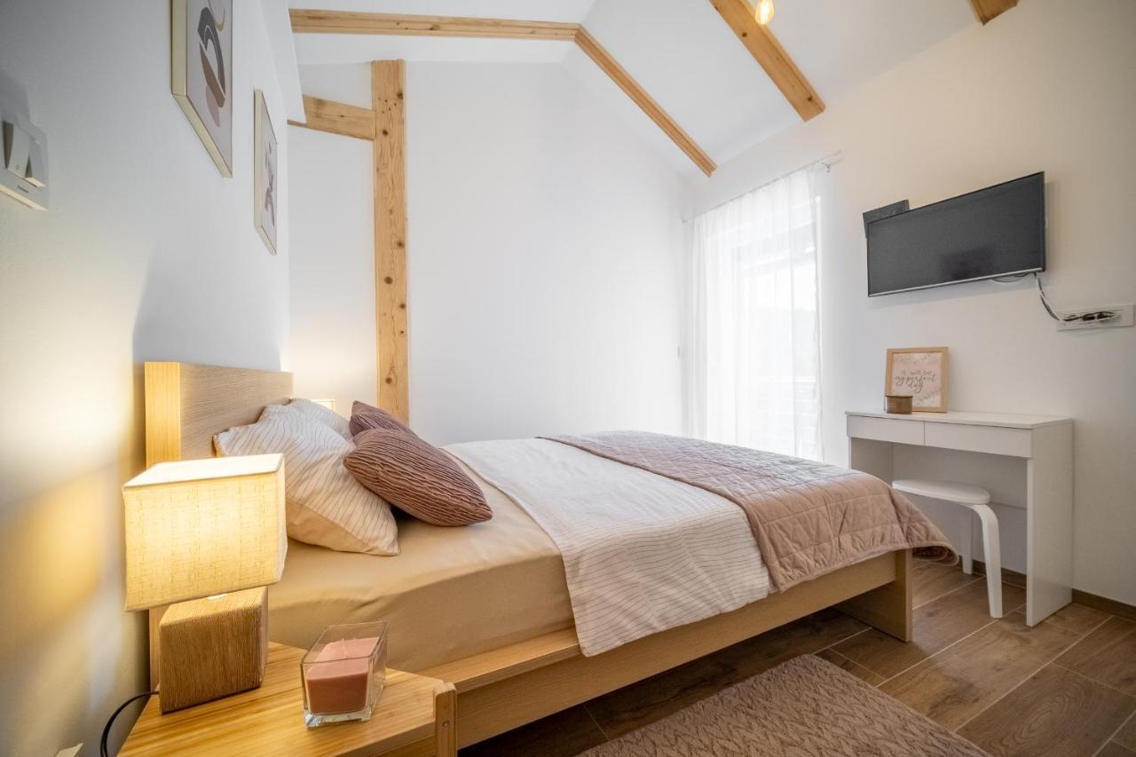 Plaški Villa Nesa - Beautiful Guest House At Continental Croatia With Outdoor Swimming Pool, Sauna And 3 Bedrooms מראה חיצוני תמונה