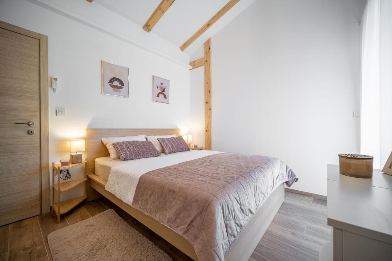 Plaški Villa Nesa - Beautiful Guest House At Continental Croatia With Outdoor Swimming Pool, Sauna And 3 Bedrooms מראה חיצוני תמונה