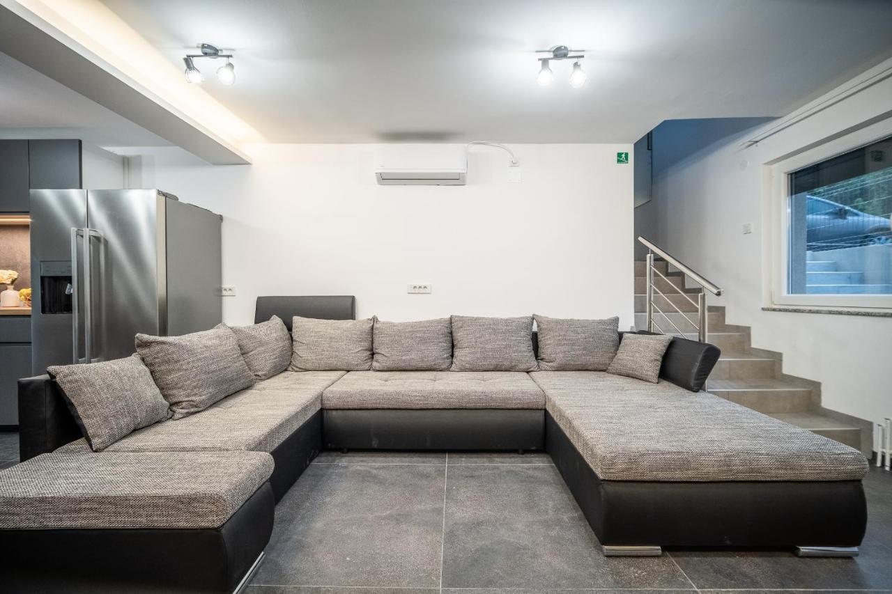 Plaški Villa Nesa - Beautiful Guest House At Continental Croatia With Outdoor Swimming Pool, Sauna And 3 Bedrooms מראה חיצוני תמונה