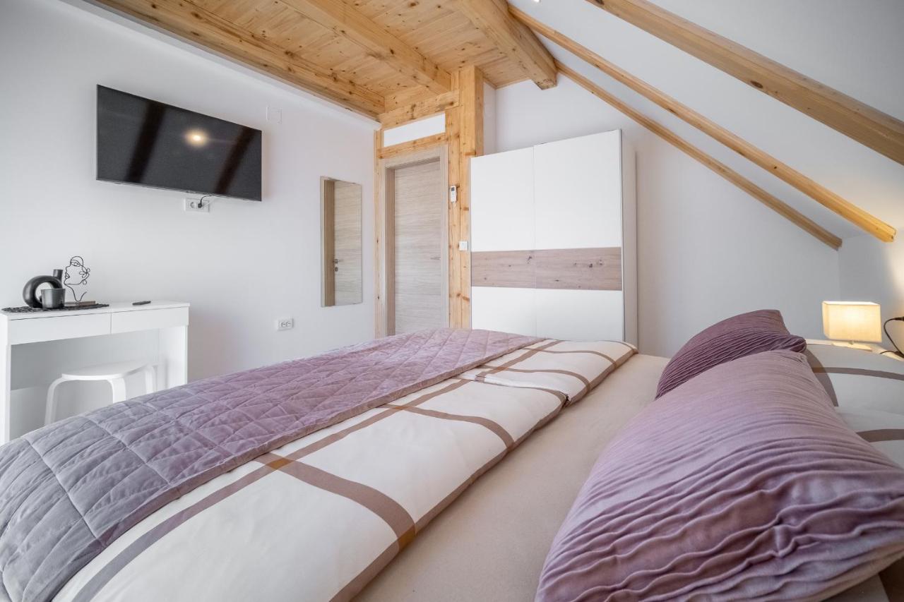 Plaški Villa Nesa - Beautiful Guest House At Continental Croatia With Outdoor Swimming Pool, Sauna And 3 Bedrooms מראה חיצוני תמונה