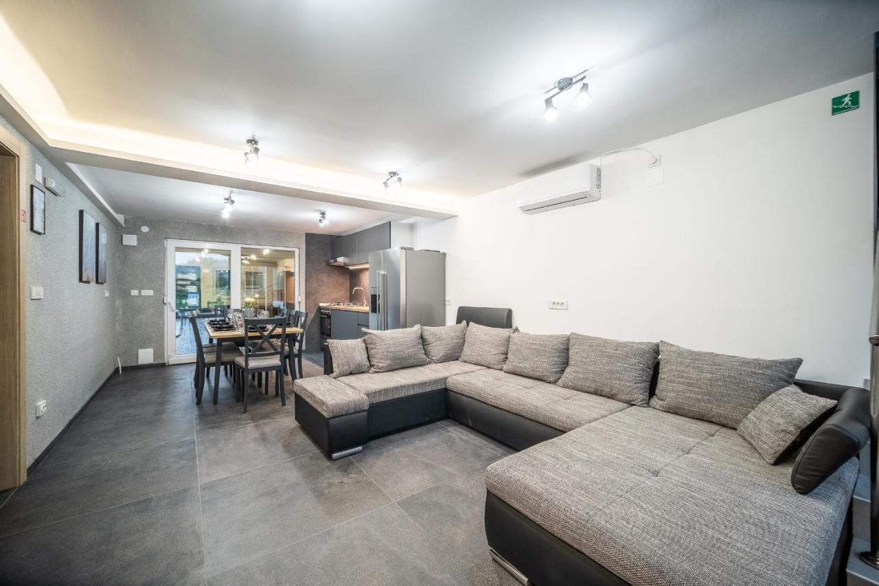 Plaški Villa Nesa - Beautiful Guest House At Continental Croatia With Outdoor Swimming Pool, Sauna And 3 Bedrooms מראה חיצוני תמונה