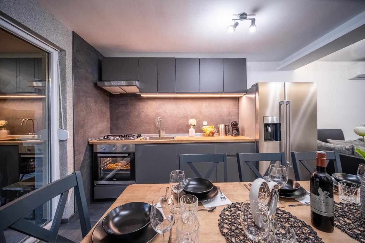 Plaški Villa Nesa - Beautiful Guest House At Continental Croatia With Outdoor Swimming Pool, Sauna And 3 Bedrooms מראה חיצוני תמונה