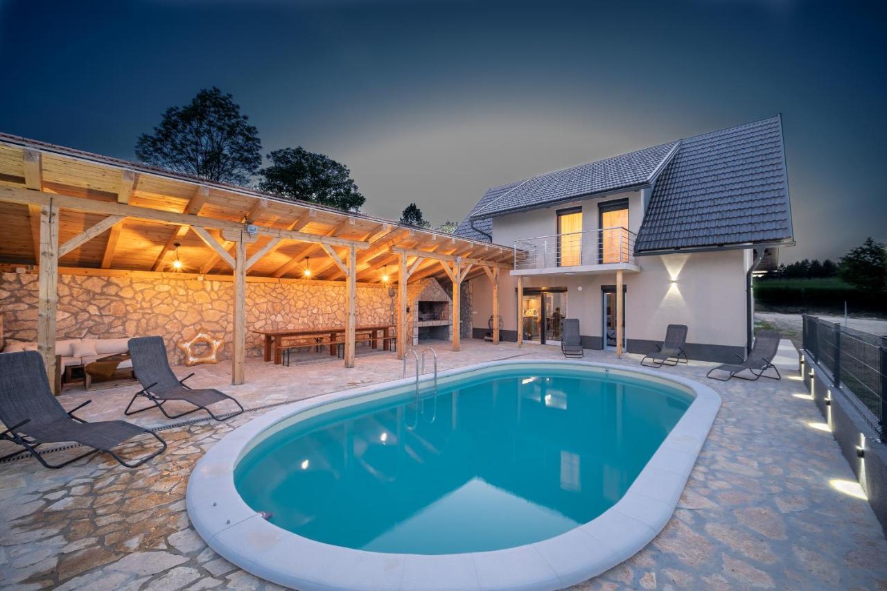 Plaški Villa Nesa - Beautiful Guest House At Continental Croatia With Outdoor Swimming Pool, Sauna And 3 Bedrooms מראה חיצוני תמונה