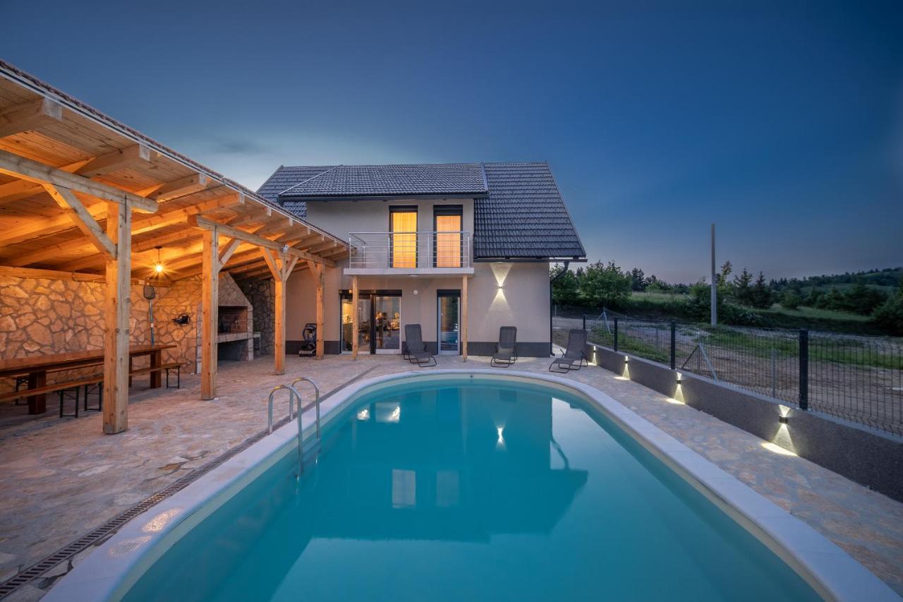 Plaški Villa Nesa - Beautiful Guest House At Continental Croatia With Outdoor Swimming Pool, Sauna And 3 Bedrooms מראה חיצוני תמונה